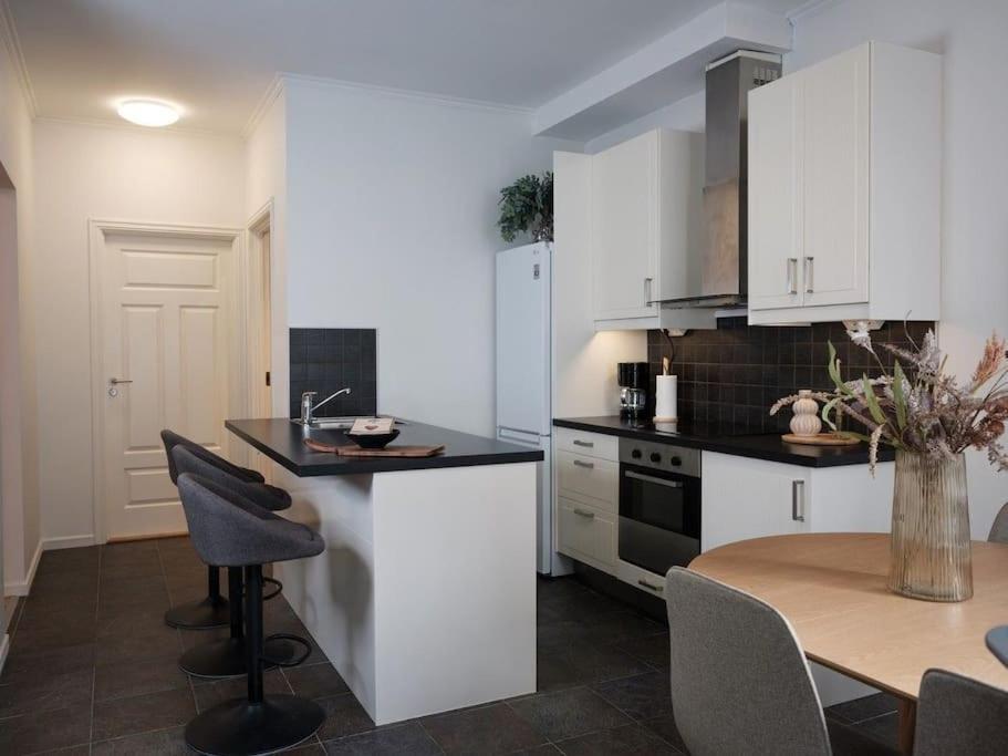 In The Heart Of Brosundet! Fully Equipped 3 Bed Room Ap Ålesund Buitenkant foto